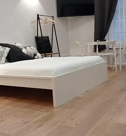 Palazzo Pellicceria 15 *