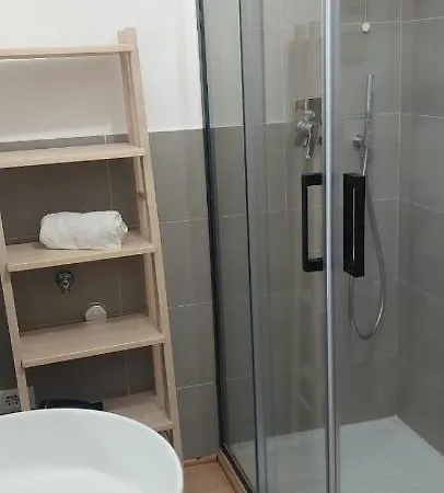 Palazzo Pellicceria 15 *