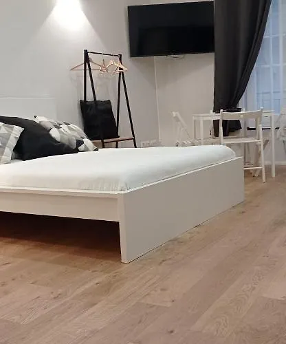 Palazzo Pellicceria 15 *